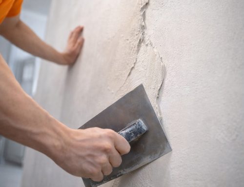 Dlaczego tynk odpada po zimie i kto za to odpowiada?